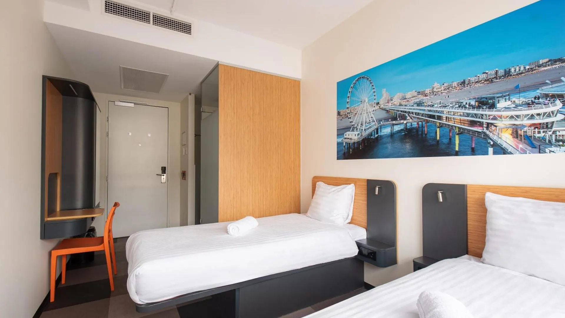 Easyhotel The Hague Scheveningen Beach 2*,