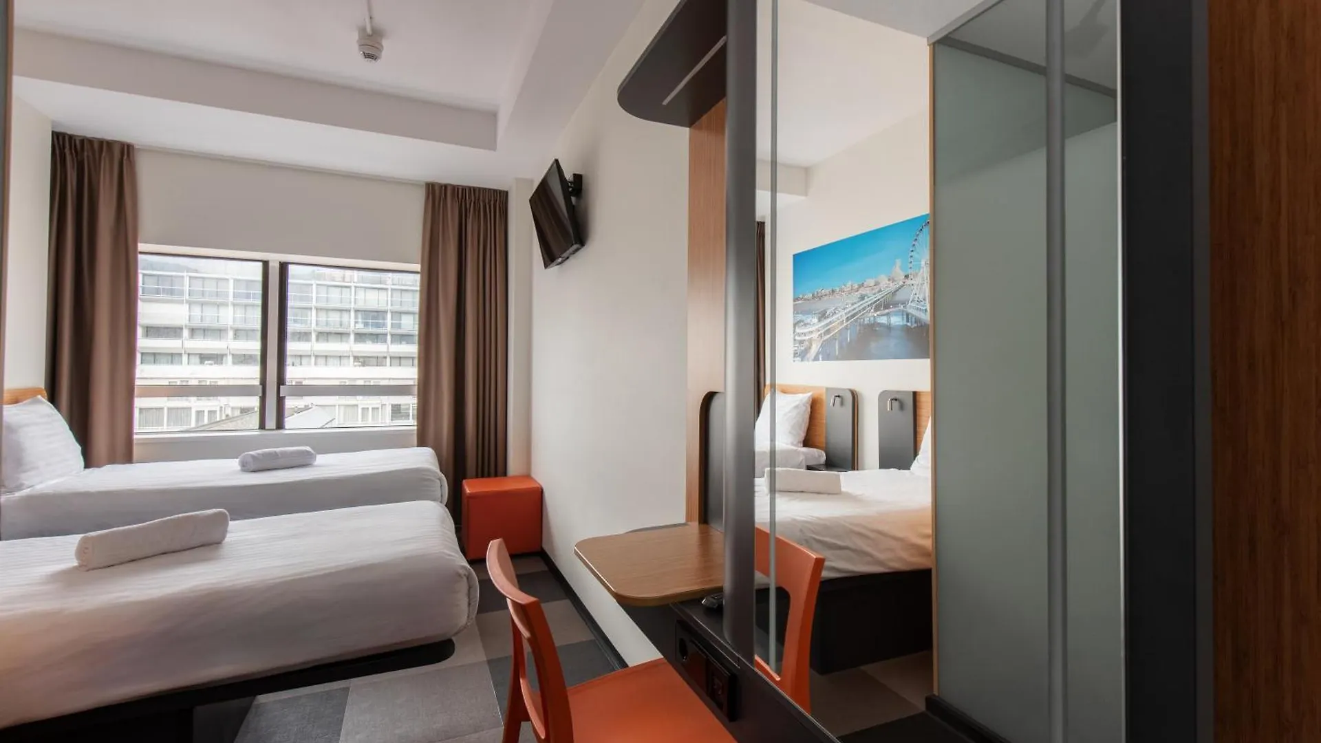 Easyhotel The Hague Scheveningen Beach 2*,